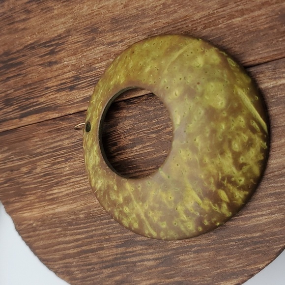 Organic coconut shell disc retro pendant‎ earthy jewlery - Picture 1 of 3